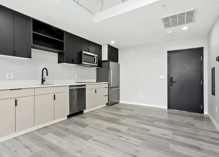 Luxury Penthouse With Panoramic Skyline Views Aparthotel 4*