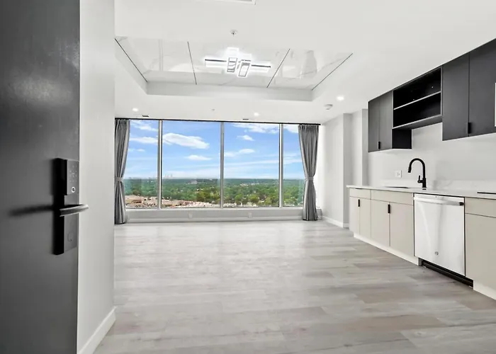 Luxury Penthouse With Panoramic Skyline Views